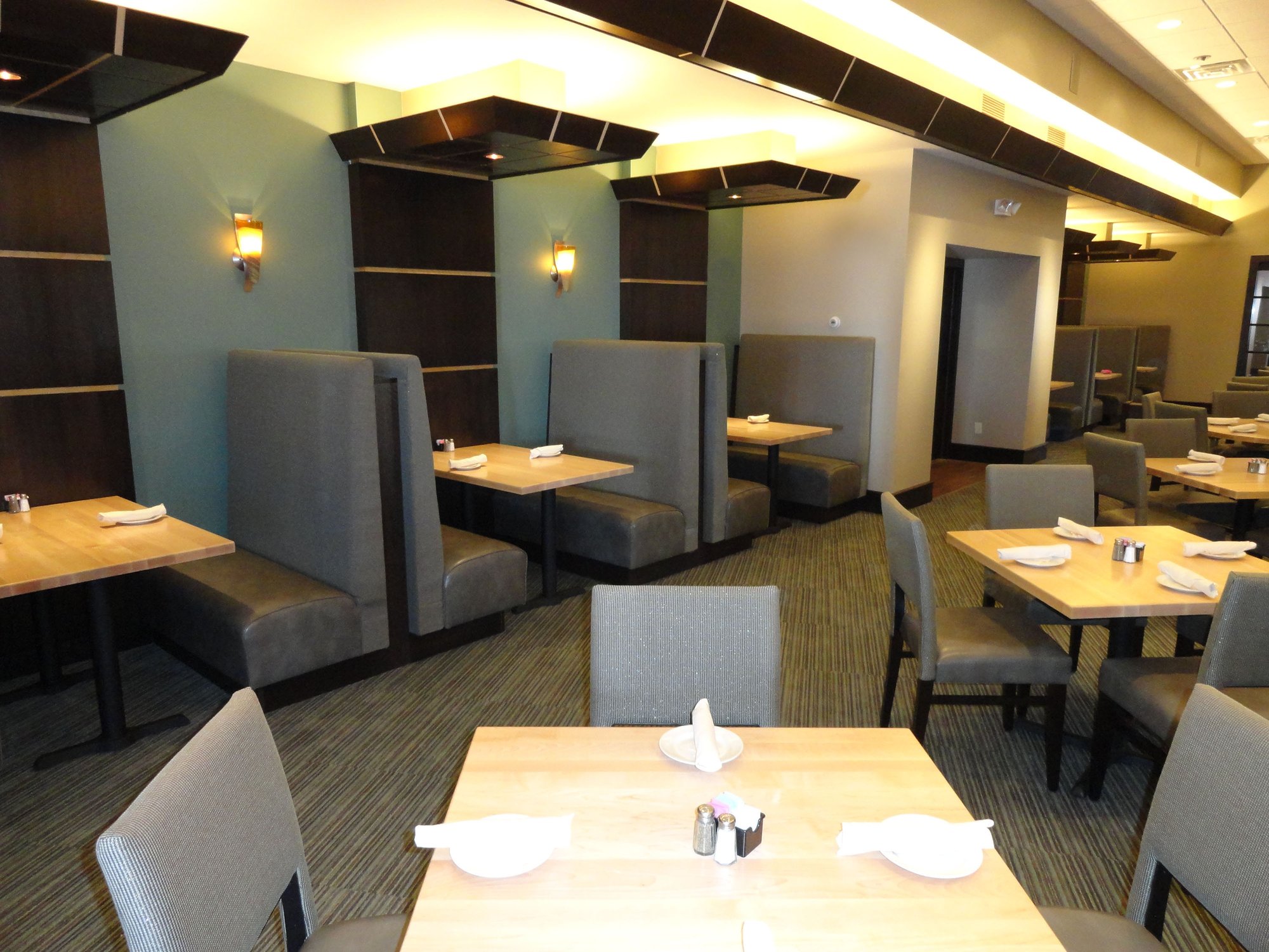 Boardman-OH-modern-simple-restaurant-interior-displaying-a-row-of-custom-booths-with-tables-along-a-wall